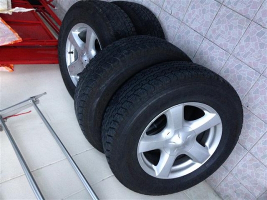 ขาย ล้อดีแม็กพร้อมยาง ปี2014  เอาไป 12500 ขายคนเอาไปใช้