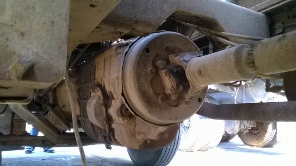 ขายเทนเลอร์ลากแบคโฮ 2 เพลา NISSAN UD วางหัว FUSO ลงเล่มแล้ว เครื่อง PD6 180 แรงม้า สโลว์อินเตอร์ ทะเบียนพร้อมโอน