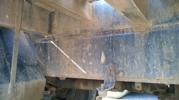 ขายเทนเลอร์ลากแบคโฮ 2 เพลา NISSAN UD วางหัว FUSO ลงเล่มแล้ว เครื่อง PD6 180 แรงม้า สโลว์อินเตอร์ ทะเบียนพร้อมโอน