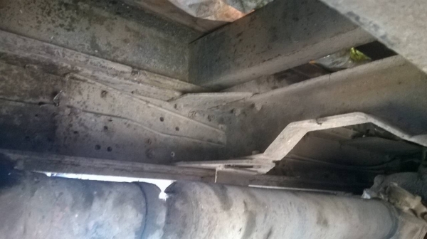 ขายเทนเลอร์ลากแบคโฮ 2 เพลา NISSAN UD วางหัว FUSO ลงเล่มแล้ว เครื่อง PD6 180 แรงม้า สโลว์อินเตอร์ ทะเบียนพร้อมโอน