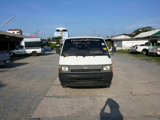 รถตู้ โตโยต้า