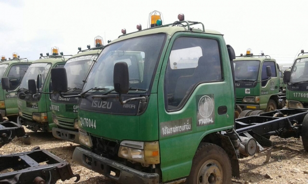 ขายรถบรรทุก 6 ล้อหัวคัสซี ISUZU NKR 130 เทอร์โบ ปี 2547-2548 มี 70 คัน ราคาคันละ 280000