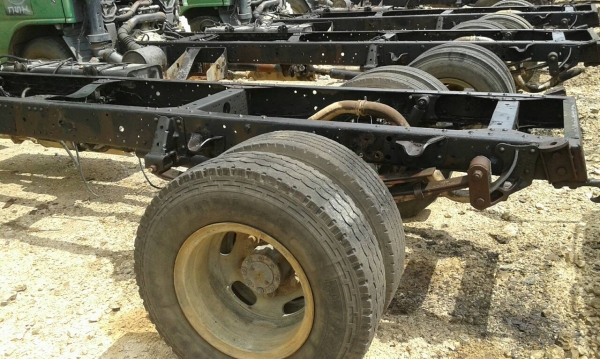 ขายรถบรรทุก 6 ล้อหัวคัสซี ISUZU NKR 130 เทอร์โบ ปี 2547-2548 มี 70 คัน ราคาคันละ 280000