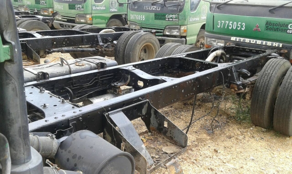 ขายรถบรรทุก 6 ล้อหัวคัสซี ISUZU NKR 130 เทอร์โบ ปี 2547-2548 มี 70 คัน ราคาคันละ 280000