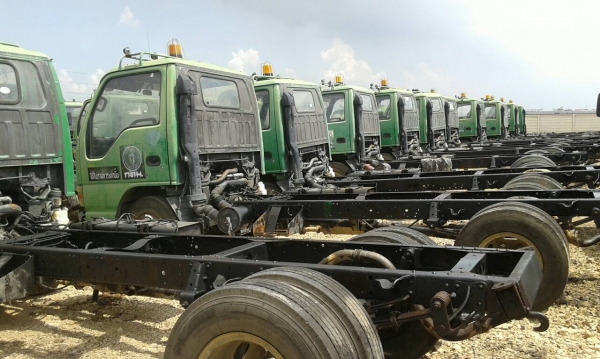 ขายรถบรรทุก 6 ล้อหัวคัสซี ISUZU NKR 130 เทอร์โบ ปี 2547-2548 มี 70 คัน ราคาคันละ 280000