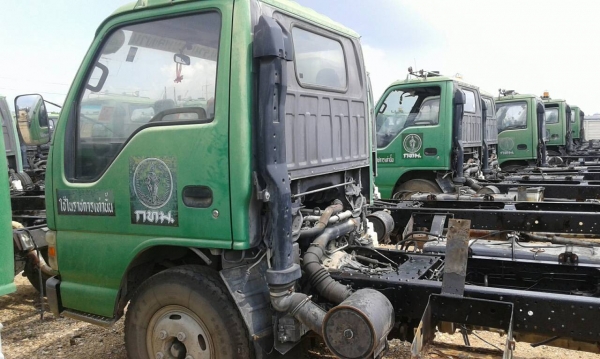 ขายรถบรรทุก 6 ล้อหัวคัสซี ISUZU NKR 130 เทอร์โบ ปี 2547-2548 มี 70 คัน ราคาคันละ 280000