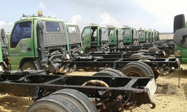 ขายรถบรรทุก 6 ล้อหัวคัสซี ISUZU NKR 130 เทอร์โบ ปี 2547-2548 มี 70 คัน ราคาคันละ 280000