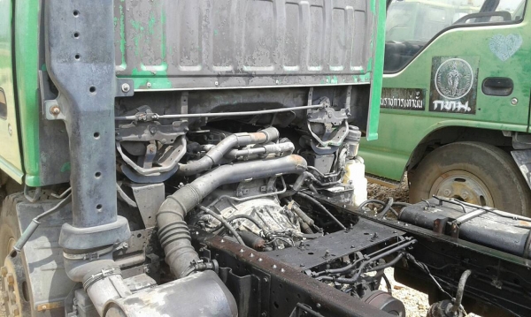 ขายรถบรรทุก 6 ล้อหัวคัสซี ISUZU NKR 130 เทอร์โบ ปี 2547-2548 มี 70 คัน ราคาคันละ 280000