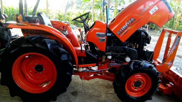 ขายรถไถคูโบต้า  KUBOTA   L 3608 (4WD) พร้อมชุดใบมีดดันหน้าคานล่าง