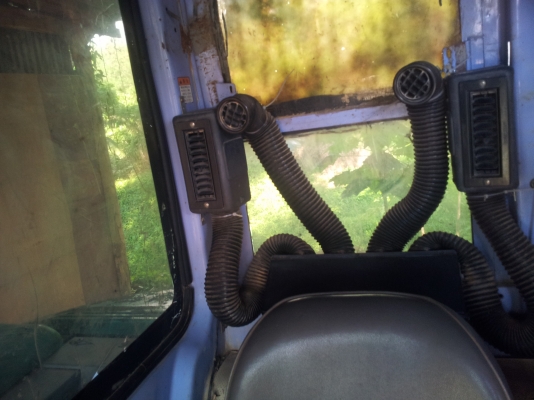 KOMATSU PC55UU-2สวยๆดิมๆพร้อมใข้แอร์เย็นพร้อมทำงานหาเงิน KOMATSU PC55UU-2สวยๆดิมๆพร้อมใข้แอร์เย็นพร้อมทำงานหาเงิน