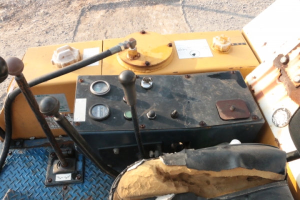 มี VDO Komatsu PC15-2 พร้อมไลใส่หัวกระแทกได้ แทรกเหล็ก เก่านอกนำเข้าญี่ปุน