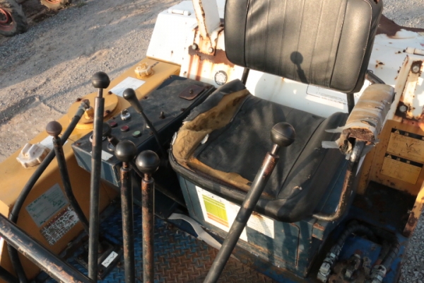 มี VDO Komatsu PC15-2 พร้อมไลใส่หัวกระแทกได้ แทรกเหล็ก เก่านอกนำเข้าญี่ปุน