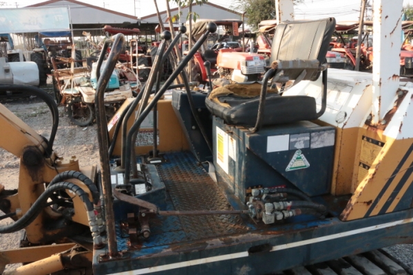 มี VDO Komatsu PC15-2 พร้อมไลใส่หัวกระแทกได้ แทรกเหล็ก เก่านอกนำเข้าญี่ปุน