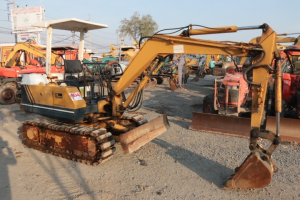 มี VDO Komatsu PC15-2 พร้อมไลใส่หัวกระแทกได้ แทรกเหล็ก เก่านอกนำเข้าญี่ปุน