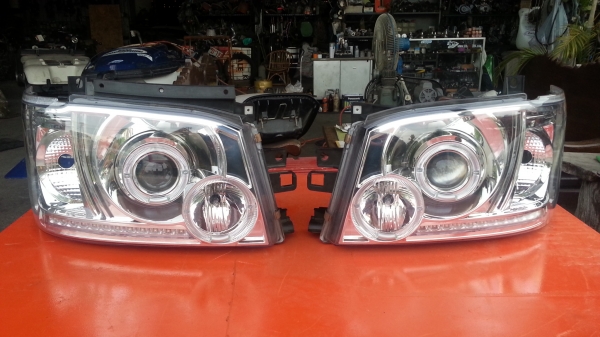 ขาย ไฟหน้าโปรเจคเตอร์ รถตู้ toyota ไอ้โม่ง จากญี่ปุ่น