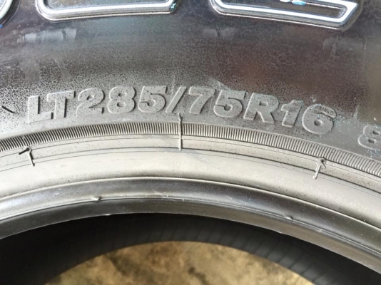 ยาง Mud-terrain Bridgestone Dueler M/T 285 75 r16 ปี15