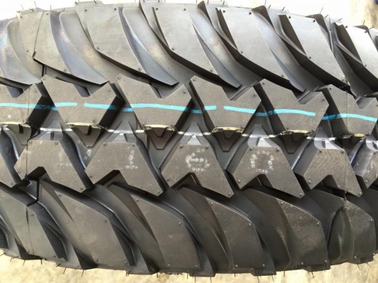 ยาง Mud-terrain Bridgestone Dueler M/T 285 75 r16 ปี15