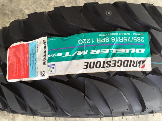 ยาง Mud-terrain Bridgestone Dueler M/T 285 75 r16 ปี15