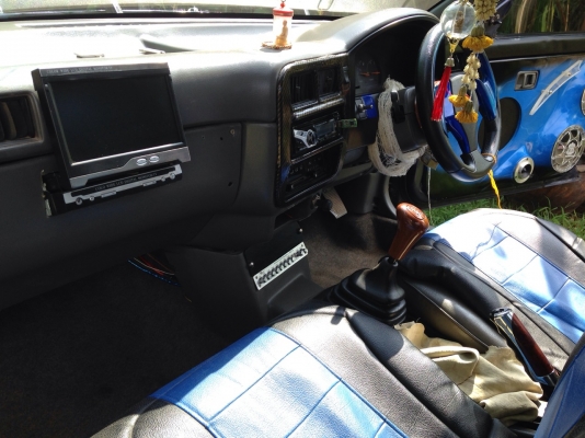 ขายรถเครื่องเสียงแน่นๆกระหึ่มชุดใหญ่ พร้อมใช้สภาพตามรูปทุกอย่าง nv ปี 96 ด่วนๆไม่เคยติดแก็ส  เดิม