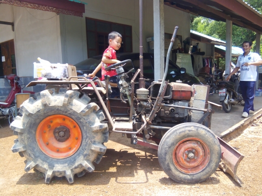 รถไถนั่งขับไทยกระดิษฐิ์ พร้อมเครื่องตามรูป