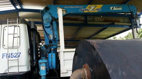 รถ 6 ล้อพร้อมเครนTADANO