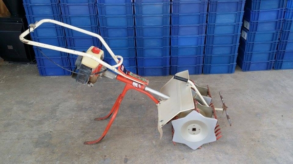 เครื่องกำจัดวัชพืชในร่องข้าว 2 แถว MA3 เก่าญี่ปุ่น สภาพสวย เครื่องพร้อมใช้งาน ขนาดกระทัดรัด เคลื่อนย้านสะดวก  ใช้งานได้สะดวก