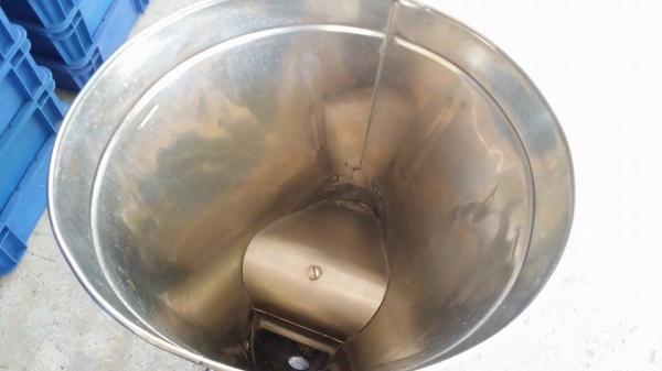 เครื่องขัดข้าวขาวเก่าญี่ปุ่น  ISEKI  รุ่น  1BE สภาพดี  สามารถใช้ขัดสีข้าวกล้องให้เป็นข้าวขาว ขนาดกระทัดรัด เหมาะสำหรับใช้ในครัวเรือน  เครื่องพร้อมใช้งาน