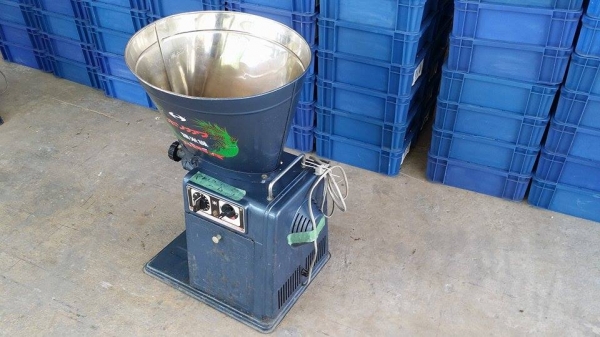 เครื่องขัดข้าวขาวเก่าญี่ปุ่น  ISEKI  รุ่น  1BE สภาพดี  สามารถใช้ขัดสีข้าวกล้องให้เป็นข้าวขาว ขนาดกระทัดรัด เหมาะสำหรับใช้ในครัวเรือน  เครื่องพร้อมใช้งาน