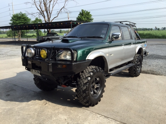 ขาย MITSUBISHI GRANDIS 4WD ปี2001