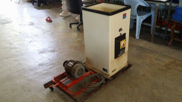 เครื่องขัดข้าวขาวเก่าญี่ปุ่น RH150 สภาพดี  สามารถใช้ขัดสีข้าวกล้องให้เป็นข้าวขาว ขนาดกระทัดรัด เหมาะสำหรับใช้ในครัวเรือน  เครื่องพร้อมใช้งาน