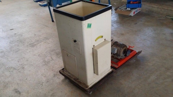 เครื่องขัดข้าวขาวเก่าญี่ปุ่น RH150 สภาพดี  สามารถใช้ขัดสีข้าวกล้องให้เป็นข้าวขาว ขนาดกระทัดรัด เหมาะสำหรับใช้ในครัวเรือน  เครื่องพร้อมใช้งาน