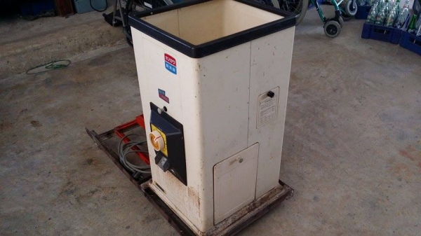 เครื่องขัดข้าวขาวเก่าญี่ปุ่น RH150 สภาพดี  สามารถใช้ขัดสีข้าวกล้องให้เป็นข้าวขาว ขนาดกระทัดรัด เหมาะสำหรับใช้ในครัวเรือน  เครื่องพร้อมใช้งาน