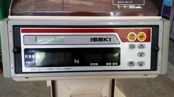 เครื่องชั่งพร้อมคัดแยกเมล็ด ISEKI รุ่น 207 เก่าญี่ปุ่น สภาพสวย เครื่องพร้อมใช้งาน ทำให้การชั่งเป็นไปอย่างสะดวกและได้มาตรฐาน