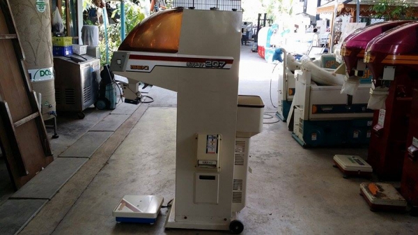 เครื่องชั่งพร้อมคัดแยกเมล็ด ISEKI รุ่น 207 เก่าญี่ปุ่น สภาพสวย เครื่องพร้อมใช้งาน ทำให้การชั่งเป็นไปอย่างสะดวกและได้มาตรฐาน