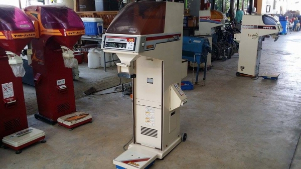 เครื่องชั่งพร้อมคัดแยกเมล็ด ISEKI รุ่น 207 เก่าญี่ปุ่น สภาพสวย เครื่องพร้อมใช้งาน ทำให้การชั่งเป็นไปอย่างสะดวกและได้มาตรฐาน