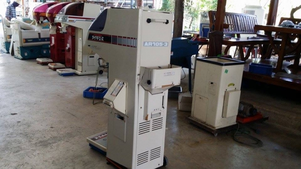 เครื่องชั่งพร้อมคัดแยกเมล็ด  OSHIMA รุ่น AR105-3  เก่าญี่ปุ่น สภาพสวย เครื่องพร้อมใช้งาน ทำให้การชั่งเป็นไปอย่างสะดวกและได้มาตรฐาน