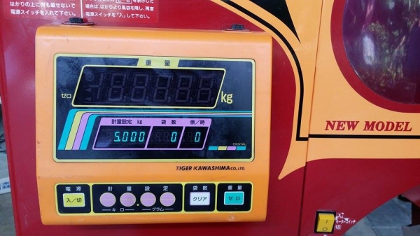 เครื่องชั่งพร้อมคัดแยกเมล็ด YANMAR รุ่น KR2300 (1)  เก่าญี่ปุ่น สภาพสวย เครื่องพร้อมใช้งาน ทำให้การชั่งเป็นไปอย่างสะดวกและได้มาตรฐาน