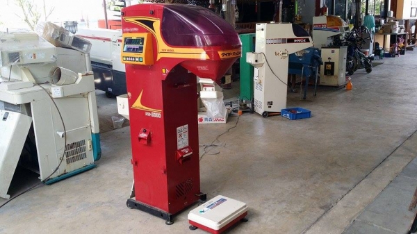 เครื่องชั่งพร้อมคัดแยกเมล็ด YANMAR รุ่น KR2300 (1)  เก่าญี่ปุ่น สภาพสวย เครื่องพร้อมใช้งาน ทำให้การชั่งเป็นไปอย่างสะดวกและได้มาตรฐาน