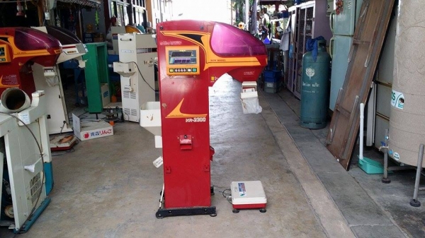 เครื่องชั่งพร้อมคัดแยกเมล็ด YANMAR รุ่น KR2300 (1)  เก่าญี่ปุ่น สภาพสวย เครื่องพร้อมใช้งาน ทำให้การชั่งเป็นไปอย่างสะดวกและได้มาตรฐาน