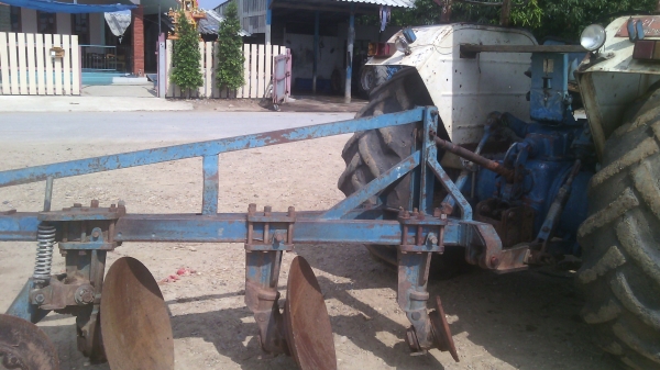 ขายรถไถFORD รุ่น6600 เสื้อลาย  สวยเดิมพร้อมใช้งานเอกสารเล่มทะเบียน