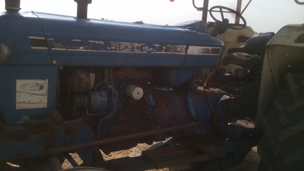 ขายรถไถFORD รุ่น6600 เสื้อลาย  สวยเดิมพร้อมใช้งานเอกสารเล่มทะเบียน