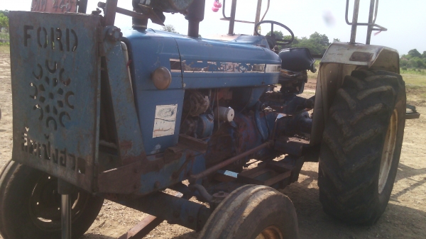 ขายรถไถFORD รุ่น6600 เสื้อลาย  สวยเดิมพร้อมใช้งานเอกสารเล่มทะเบียน