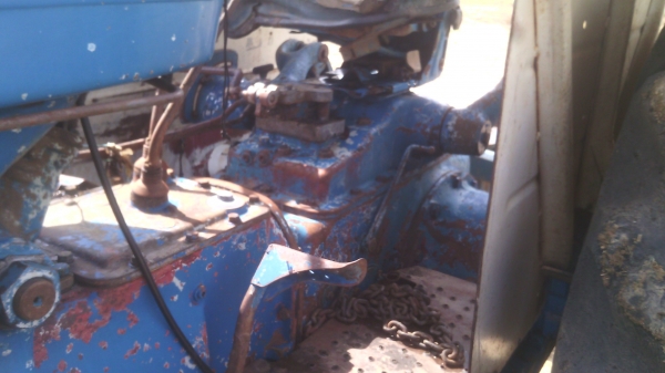 ขายรถไถFORD รุ่น6600 เสื้อลาย  สวยเดิมพร้อมใช้งานเอกสารเล่มทะเบียน