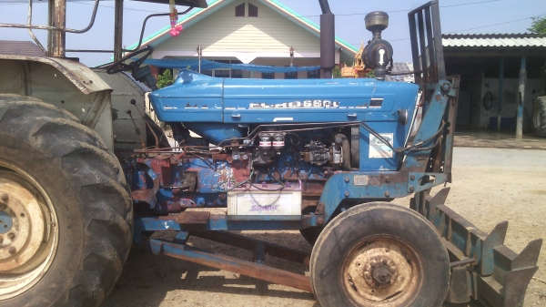 ขายรถไถFORD รุ่น6600 เสื้อลาย  สวยเดิมพร้อมใช้งานเอกสารเล่มทะเบียน