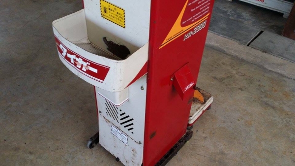 เครื่องชั่งพร้อมคัดแยกเมล็ด YANMAR รุ่น KR2300 (2)  เก่าญี่ปุ่น สภาพสวย เครื่องพร้อมใช้งาน ทำให้การชั่งเป็นไปอย่างสะดวกและได้มาตรฐาน