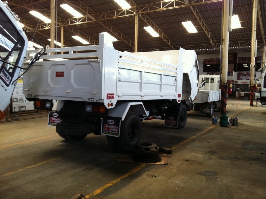 ขายถูกสุดคุ้ม ดั้มพ์ดิน ขนาดเล็กกระทัดรัด HINO FC 117 แรงม้า ดั้มพ์ยาว 3.10 เมตร กว้าง 1.95 เมตร ดั้มพ์ 6 ตัน ยาง 825/16 สวยๆพร้อมเล่มพร้อมใช้ สนใจโทรเลยค่ะ