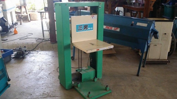 ลิฟต์ยกกระสอบข้าว   RP-30  เก่าญี่ปุ่น สภาพสวย เครื่องพร้อมใช้งาน ใช้งานง่าย เคลื่อนย้ายสะดวก สามารถยกกระสอบข้าวได้หนักถึง 30 kg.