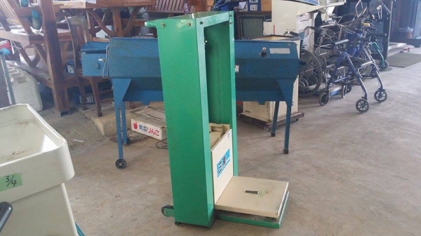 ลิฟต์ยกกระสอบข้าว   RP-30  เก่าญี่ปุ่น สภาพสวย เครื่องพร้อมใช้งาน ใช้งานง่าย เคลื่อนย้ายสะดวก สามารถยกกระสอบข้าวได้หนักถึง 30 kg.