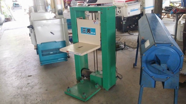 ลิฟต์ยกกระสอบข้าว   RP-30  เก่าญี่ปุ่น สภาพสวย เครื่องพร้อมใช้งาน ใช้งานง่าย เคลื่อนย้ายสะดวก สามารถยกกระสอบข้าวได้หนักถึง 30 kg.