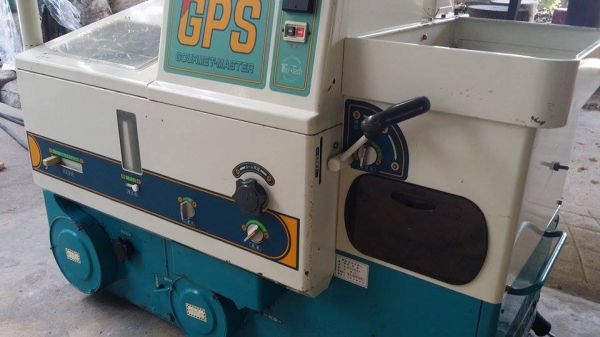 เครื่องสีข้าวกล้องเก่าญี่ปุ่น  SATAKE  GPS 300 สภาพสวย เครื่องพร้อมใช้งาน  ไม่เคยใช้งานในไทย